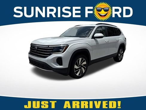 Used 2025 Volkswagen Atlas SE FWD image 1