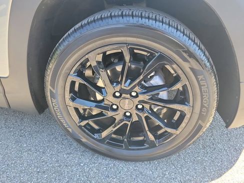 Used 2024 GMC Terrain SLE w/ Driver Convenience Package AWD/4WD image 5