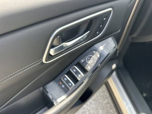 New 2026 Nissan Rogue Platinum image 16