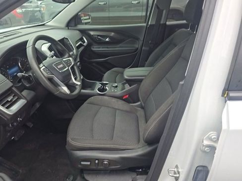 Used 2024 GMC Terrain SLE w/ Driver Convenience Package FWD image 5