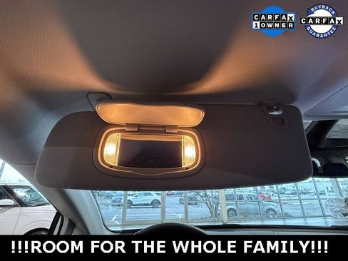 Used 2024 Chrysler Pacifica Touring-L image 29