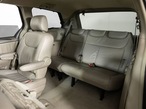 Used 2004 Toyota Sienna XLE Limited image 21