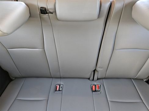 Used 2021 Toyota Highlander Limited image 6