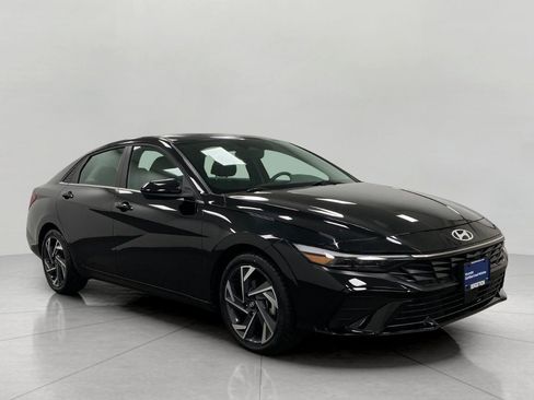Certified 2025 Hyundai Elantra SEL FWD image 1