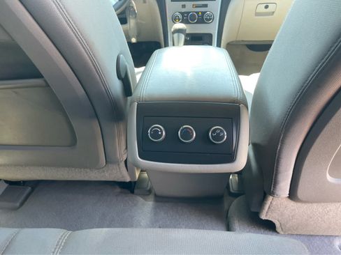 Used 2012 GMC Acadia SL FWD image 26