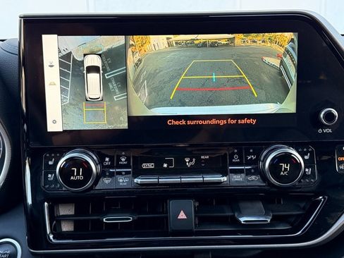 Used 2024 Toyota Highlander Limited image 18