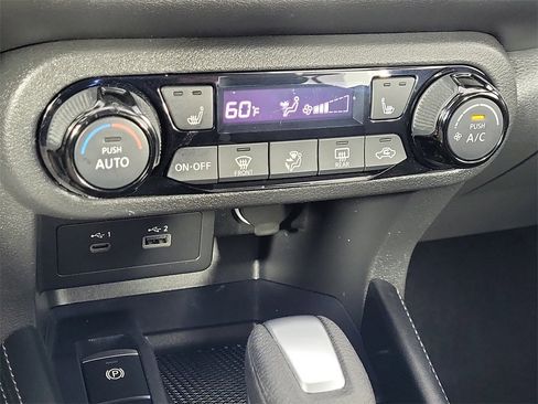 Used 2024 Nissan Kicks SR w/ SR Premium Package image 21