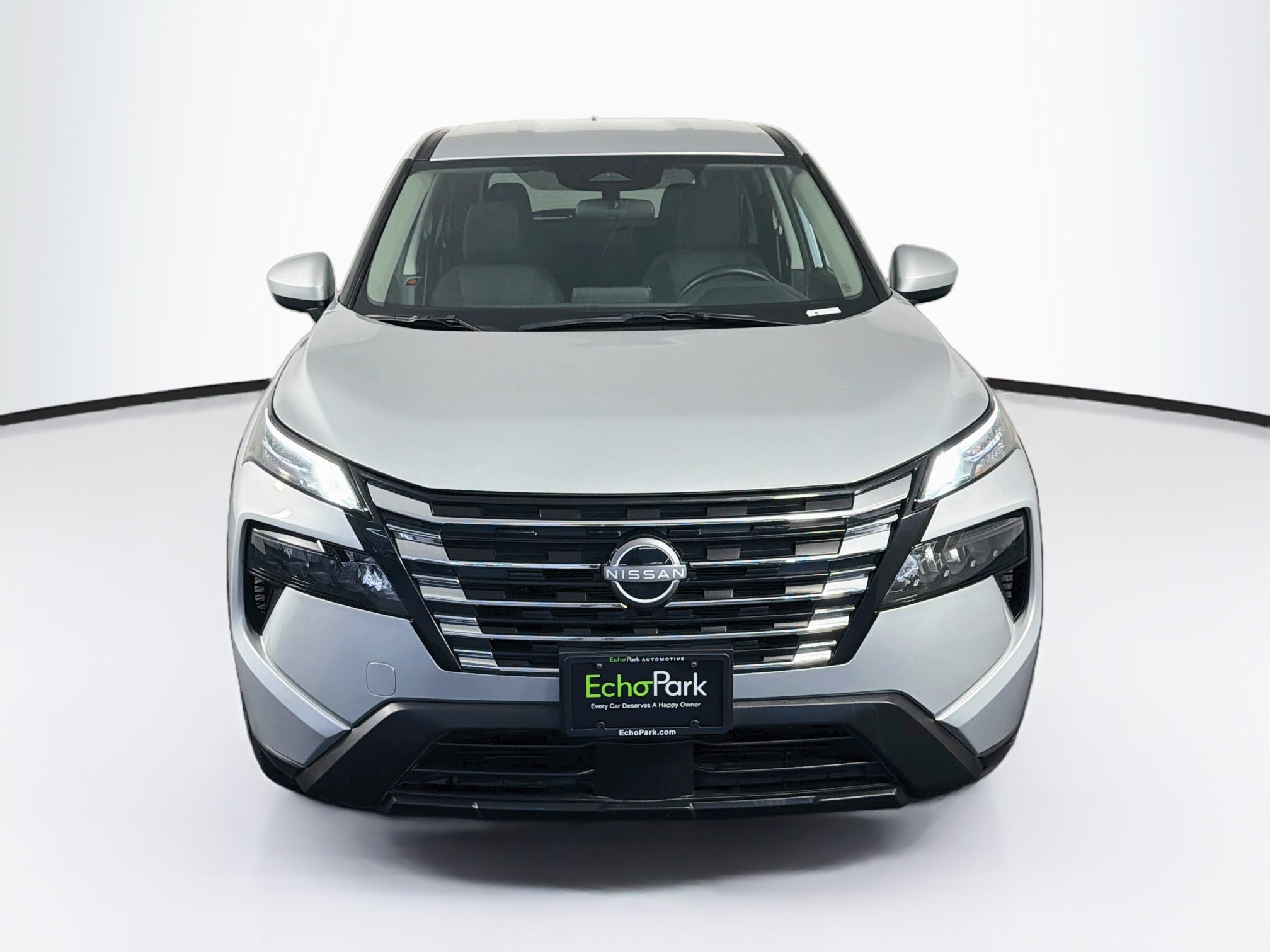 Used 2025 Nissan Rogue SV FWD image 2
