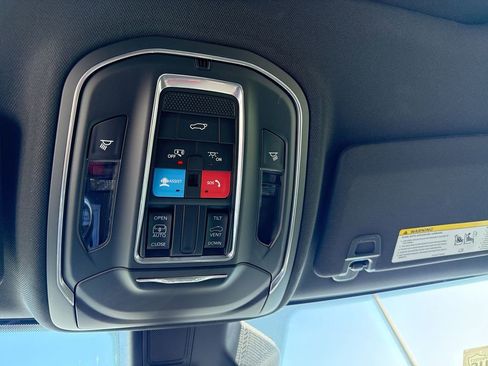 Used 2025 Jeep Grand Cherokee Altitude image 17