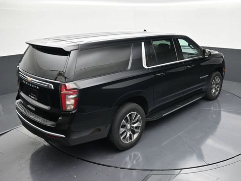 Used 2022 Chevrolet Suburban LS w/ Driver Alert Package RWD image 16