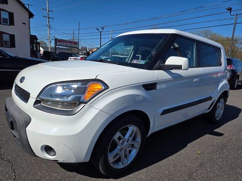 Used 2010 Kia Soul + image 10