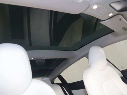 Used 2020 Tesla Model 3 Standard Range image 11