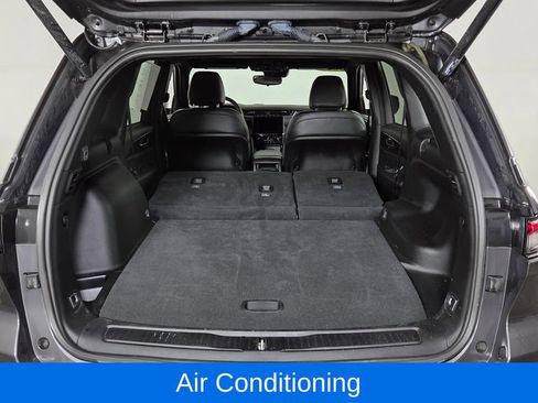 Used 2023 Jeep Grand Cherokee Altitude image 12