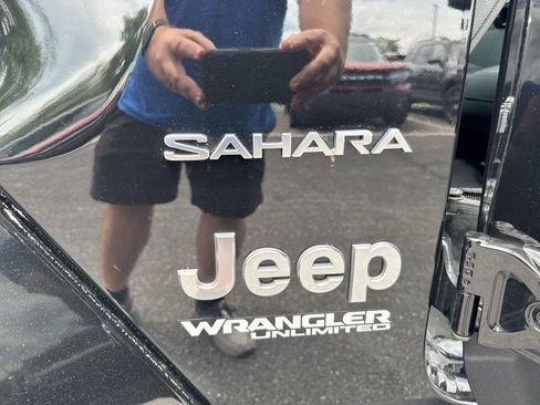 Used 2022 Jeep Wrangler Unlimited Sahara w/ Cold Weather Group AWD/4WD image 26