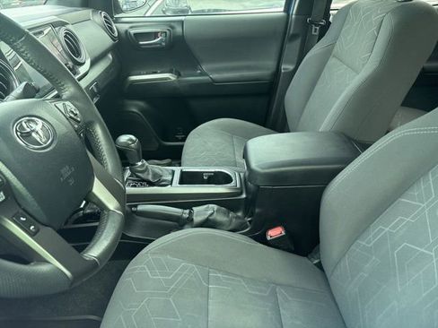 Used 2016 Toyota Tacoma TRD Sport AWD/4WD image 10