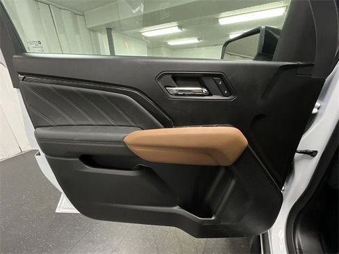 New 2025 GMC Canyon AT4 w/ Nightfall Edition image 22