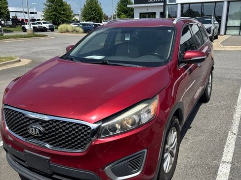 Used 2018 Kia Sorento FWD V6 w/ LX V6 Convenience Package image 3