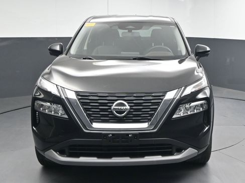 Used 2021 Nissan Rogue SV image 2