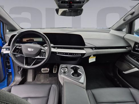 Used 2025 Cadillac Optiq Luxury 1 AWD/4WD image 12