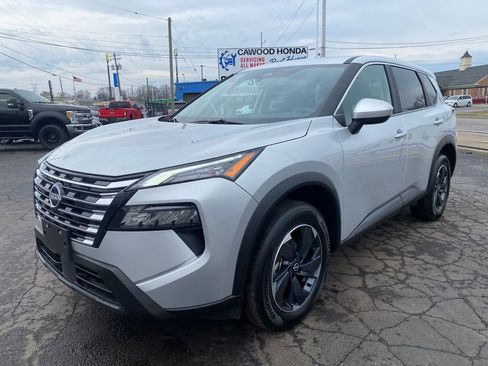 Used 2025 Nissan Rogue SV image 7