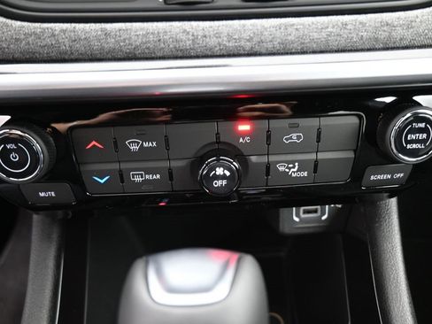 New 2026 Jeep Compass Latitude image 3