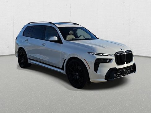 Used 2025 BMW X7 xDrive40i w/ M Sport Package image 3