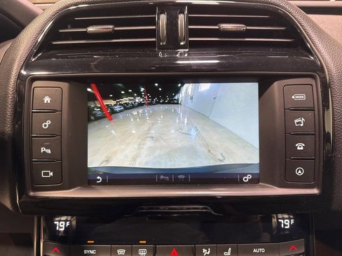 Used 2018 Jaguar XE Premium image 19