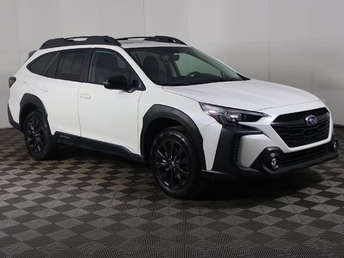 Used 2025 Subaru Outback Onyx Edition image 2