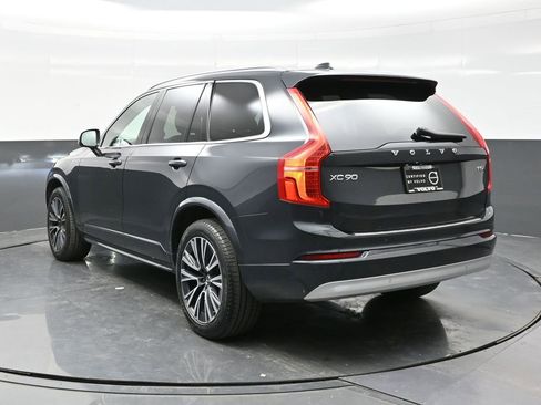 Used 2022 Volvo XC90 T5 Momentum w/ Protection Package Premier image 5