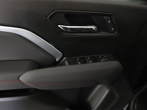 Used 2025 Chevrolet Colorado Z71 w/ Technology Package image 18