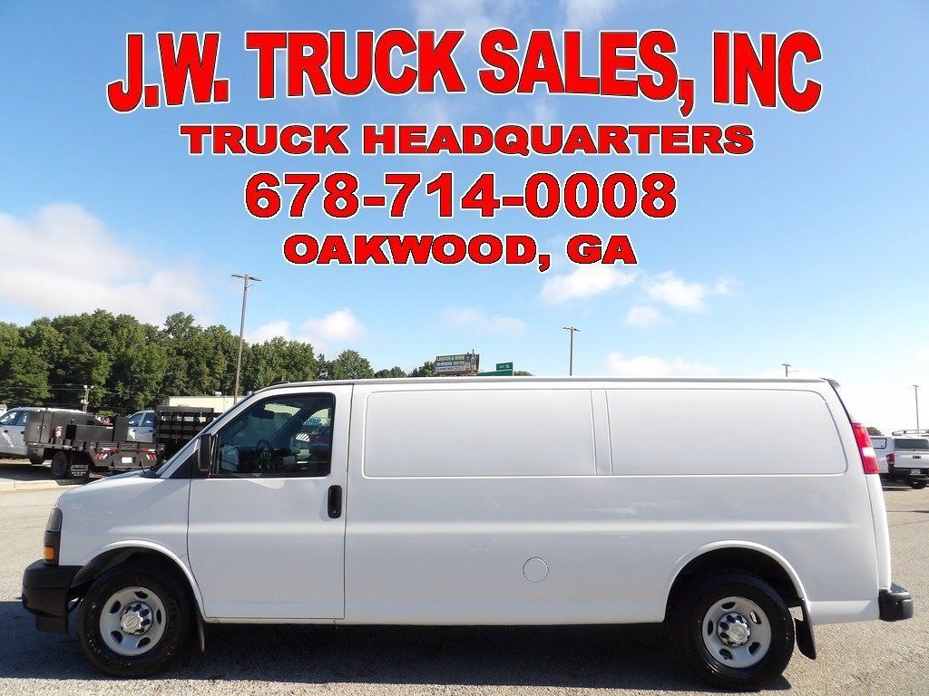 Used 2019 Chevrolet Express 3500 Extended w/ Driver Convenience Package RWD image 2