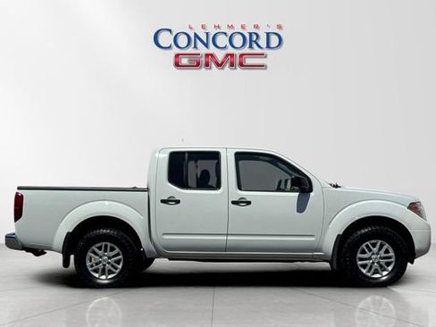 Used 2018 Nissan Frontier SV AWD/4WD image 3