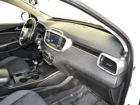 Used 2019 Kia Sorento FWD w/ LX Convenience Package image 39