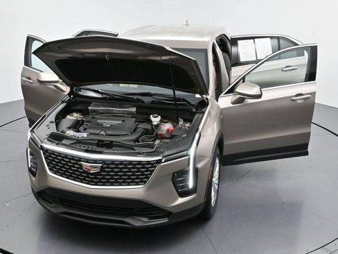 Certified 2024 Cadillac XT4 Luxury w/ Cold Weather Package FWD image 39
