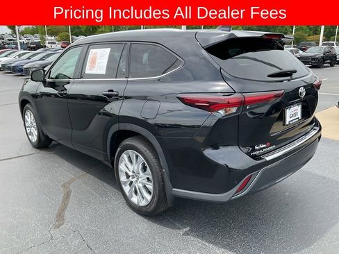 Used 2024 Toyota Highlander Limited AWD/4WD image 17