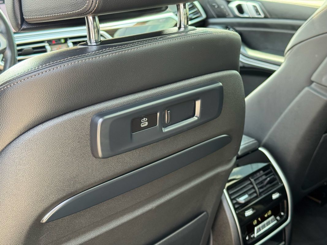 Used 2020 BMW X5 M50i AWD/4WD image 30