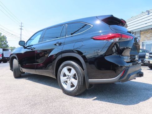Used 2020 Toyota Highlander LE AWD/4WD image 4