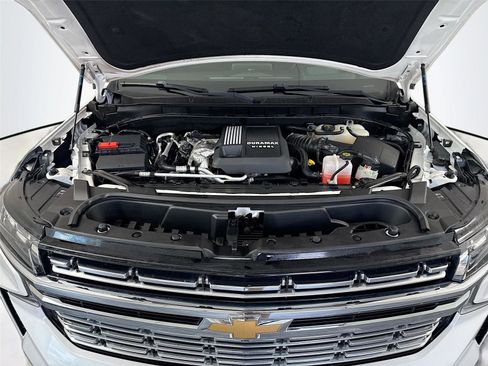 Used 2024 Chevrolet Suburban Premier w/ Advanced Technology Package AWD/4WD image 32