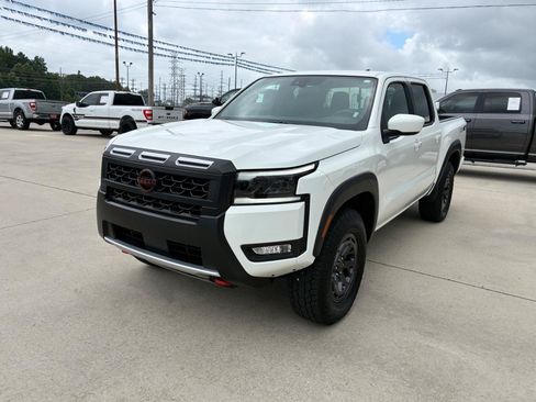 Used 2026 Nissan Frontier PRO-4X AWD/4WD image 2