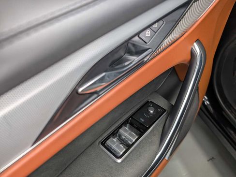 Used 2021 Jaguar F-PACE SVR image 38