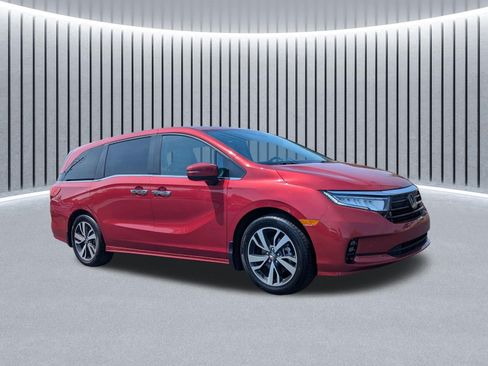 Certified 2024 Honda Odyssey Touring image 4