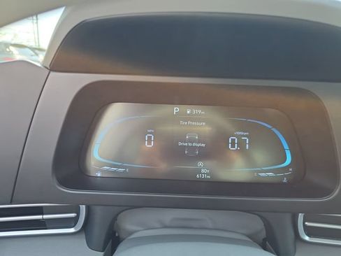 Used 2025 Hyundai Elantra SE FWD image 15