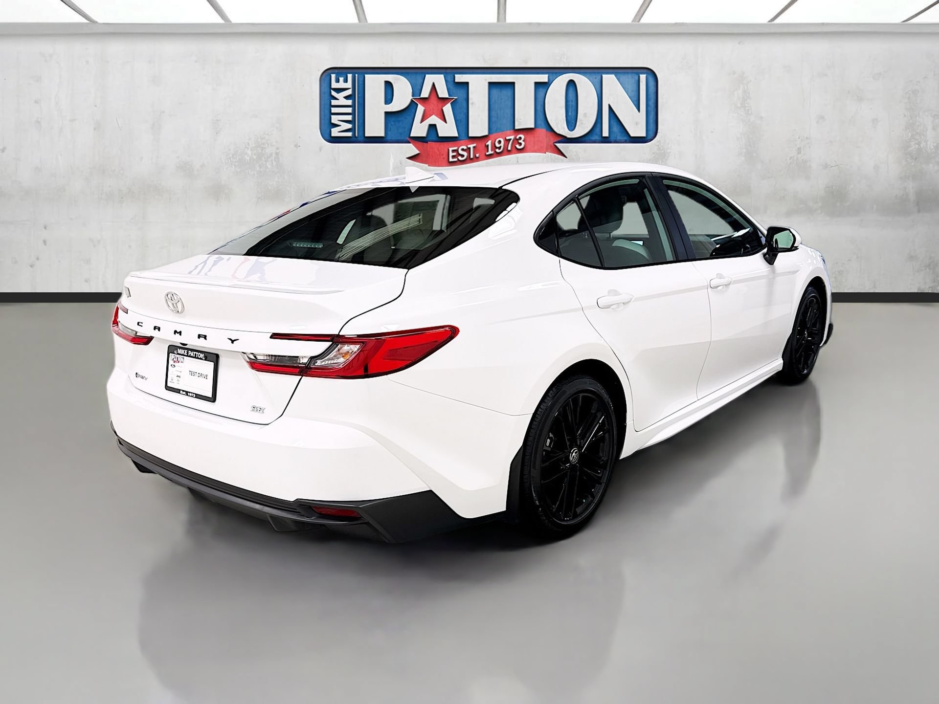 Used 2026 Toyota Camry SE FWD image 7