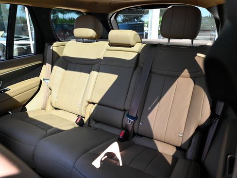 Used 2025 Land Rover Range Rover SE AWD/4WD image 38