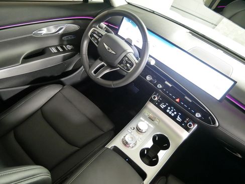 Certified 2026 Genesis GV70 2.5T Select AWD/4WD image 9