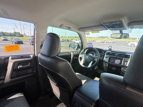 Used 2017 Toyota 4Runner SR5 Premium RWD image 28