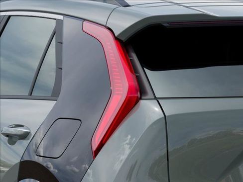 New 2026 Kia Niro SX Touring FWD image 11