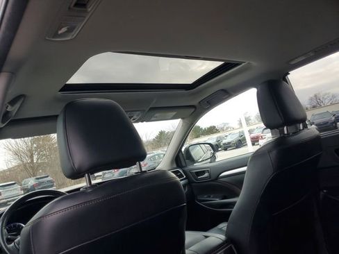 Used 2018 Toyota Highlander XLE image 8