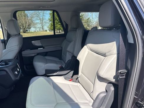 Used 2025 Ford Expedition Max Active image 9