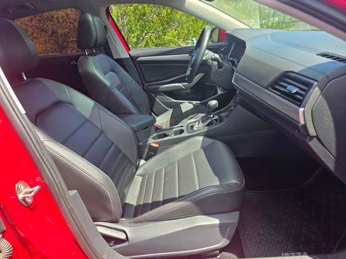 Used 2021 Volkswagen Jetta SE image 46